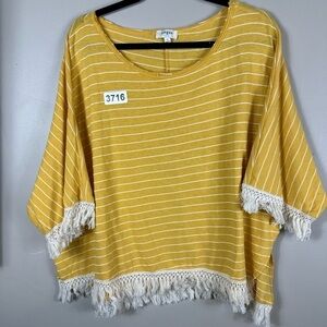 Umgee USA p2p 27-1/2. Length 24 yellow/ white preowned like new pompom sleeve